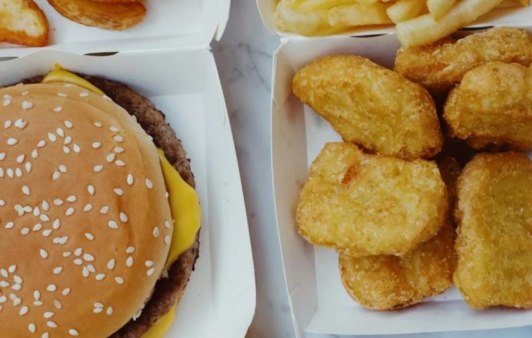 Nuggets di pollo, se sai cosa c’è dentro non li mangerai più… Nuggets di pollo, se sai cosa c’è dentro non li mangerai più…