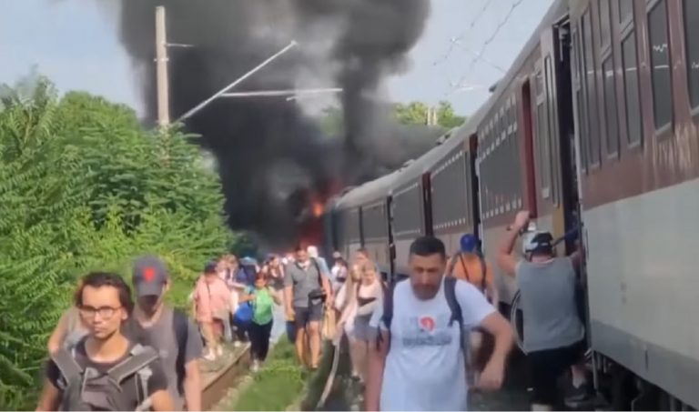 Schianto tra treno e autobus, ci sono almeno 7 morti e diversi feriti: ecco cosa è successo e dove