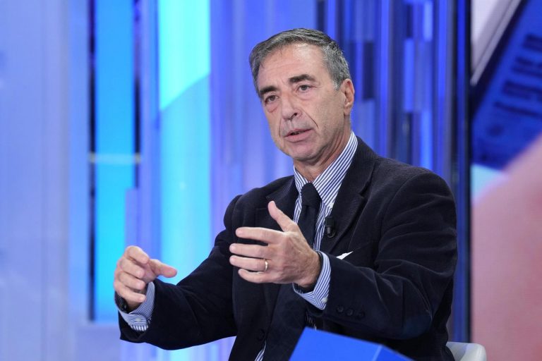 Variante Covid KP.3 e il picco estivo dei contagi, l’epidemiologo Massimo Ciccozzi: “Ecco quali sono i sintomi…” Variante Covid KP.3 e il picco estivo dei contagi, l’epidemiologo Massimo Ciccozzi: “Ecco quali sono i sintomi…”