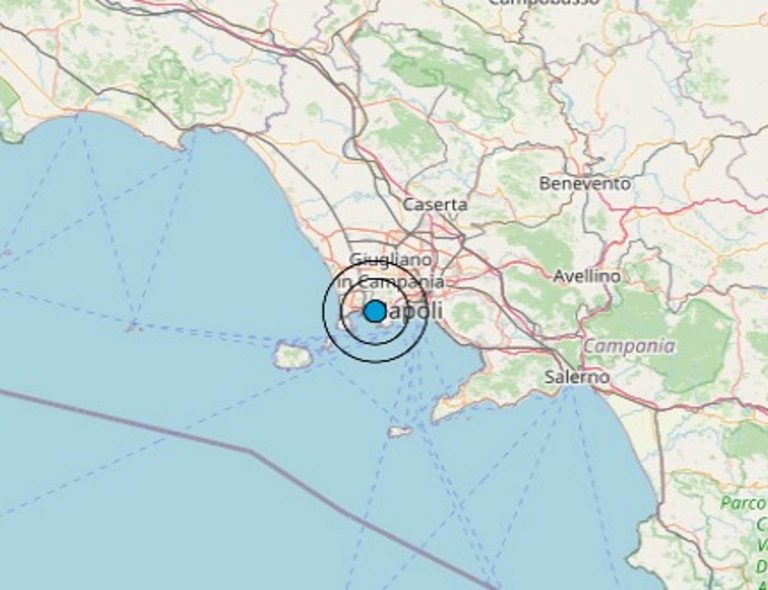 Sciame sismico ai Campi Flegrei: la scossa di terremoto ripresa in un video