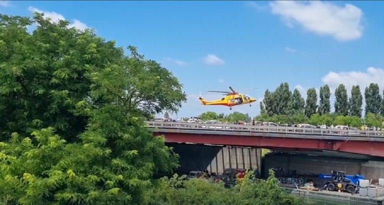 Maxi tamponamento mortale in autostrada in Italia, ci sono anche feriti gravi. Soccorsi sul posto