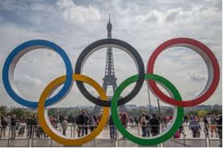 Olimpiadi Parigi, lite furiosa in campo, poi arriva il gesto che risolve tutto