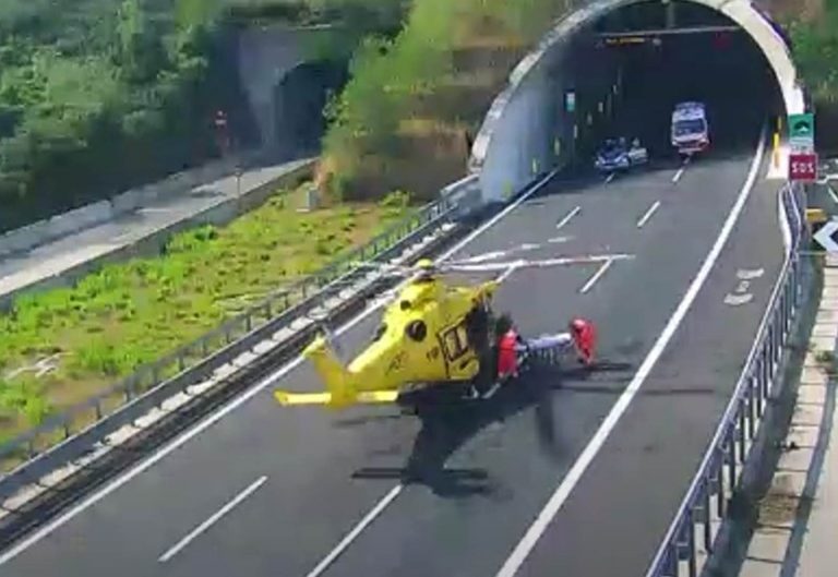 Terribile incidente in galleria: l’eliambulanza atterra sull’autostrada in Italia, traffico bloccato. Ecco dove