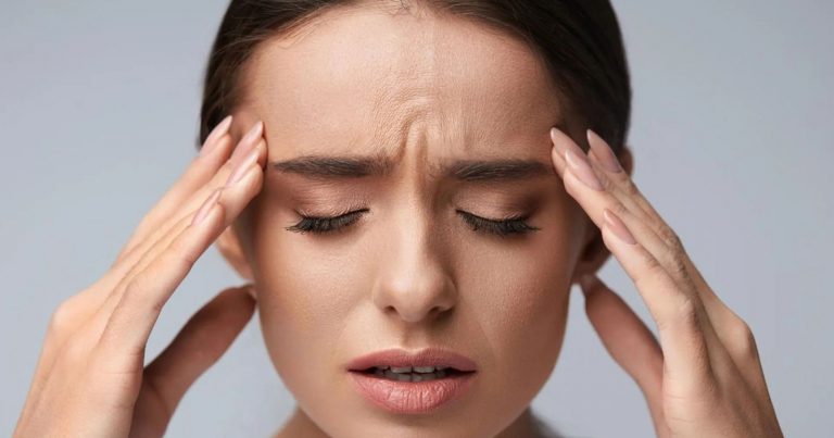 Attenzione a queste tre forme di mal di testa che non vanno assolutamente sottovalutate Attenzione a queste tre forme di mal di testa che non vanno assolutamente sottovalutate