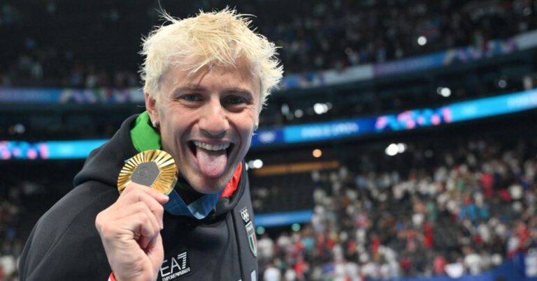 Olimpiadi Parigi, l’incredibile reazione di Ceccon all’oro di Martinenghi: “Questa è…”