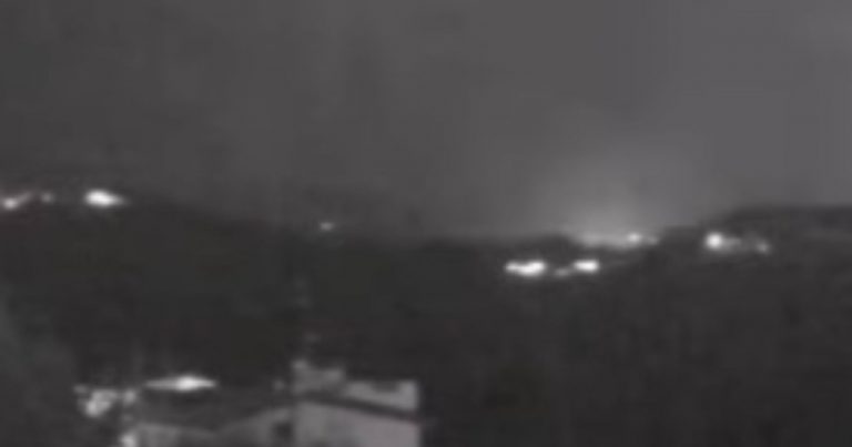 Terremoto in Calabria, il mistero delle luci in cielo avvistate prima del sisma. Bagliori “catturati” da una webcam sulla Sila