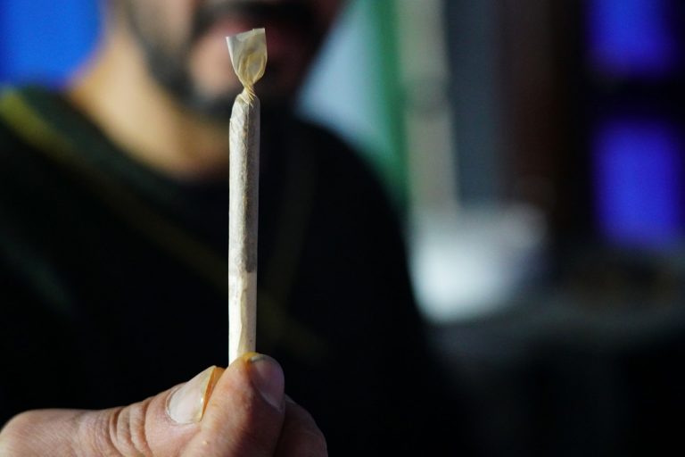 L’uso quotidiano di cannabis è legato ad un aumento del rischio di tumori mortali alla testa e al collo