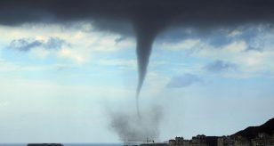 Meteo - Violento maltempo ha travolto la Liguria, con una tromba marina: ci sono danni