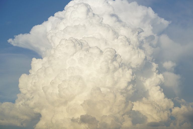 Nube tossica incombe su una regione italiana, l’allarme lanciato dagli esperti: le possibili conseguenze