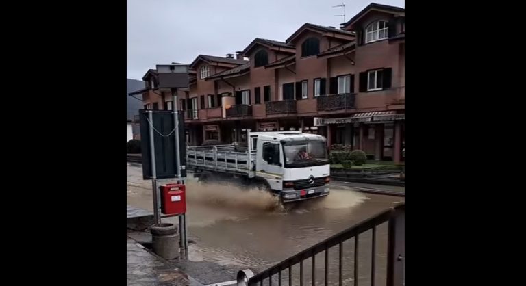 Forte maltempo in Italia, esonda il torrente: ci sono allagamenti e strade chiuse