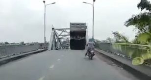 ponte crolla vietnam