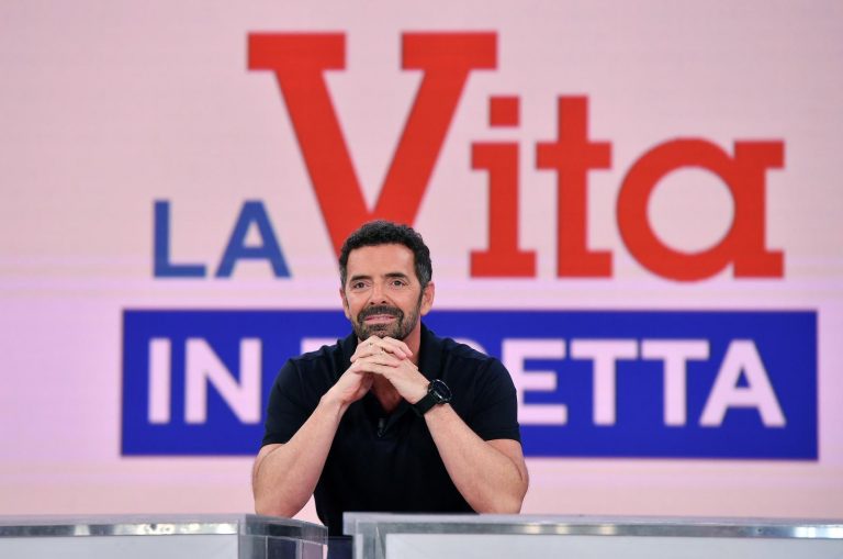 Cambio palinsesto Rai oggi, Alberto Matano non va in onda: ecco perché e quando torna Cambio palinsesto Rai oggi, Alberto Matano non va in onda: ecco perché e quando torna