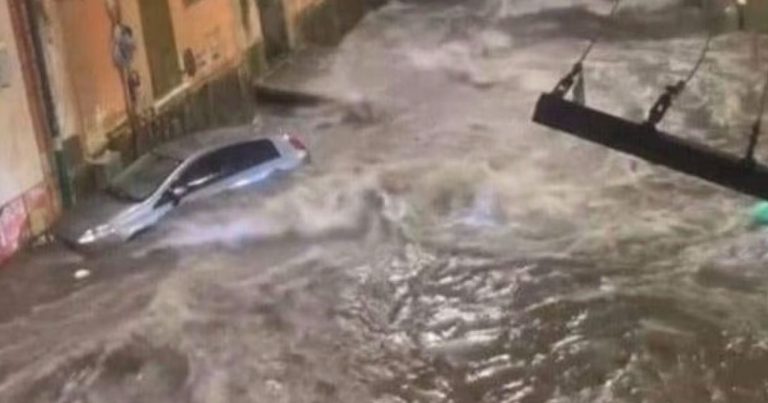 Meteo – Maltempo si abbatte sulla Campania, strade come fiumi a Sorrento ed anche una frana a Marina Piccola