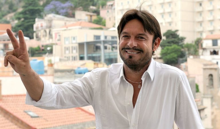 Funerali Schillaci, il gesto al passaggio del feretro fa commuovere tutti 