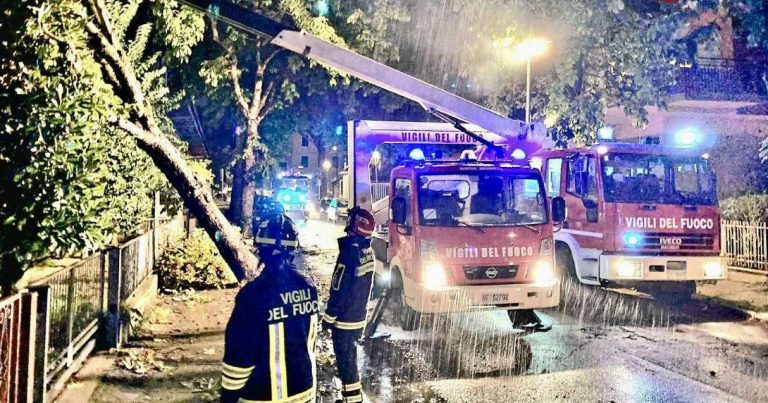 Meteo – Alluvione in Emilia Romagna, alcuni fiumi già esondati. Il Sindaco di Castel Bolognese: “Tutti ai piani alti”, il Prefetto: “Priorità è salvare vite”