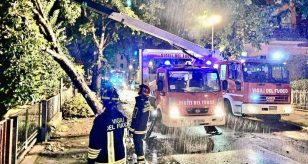 Meteo - Alluvione in Emilia Romagna, alcuni fiumi già esondati. Il Sindaco di Castel Bolognese: "Tutti ai piani alti", il Prefetto: "Priorità è salvare vite"