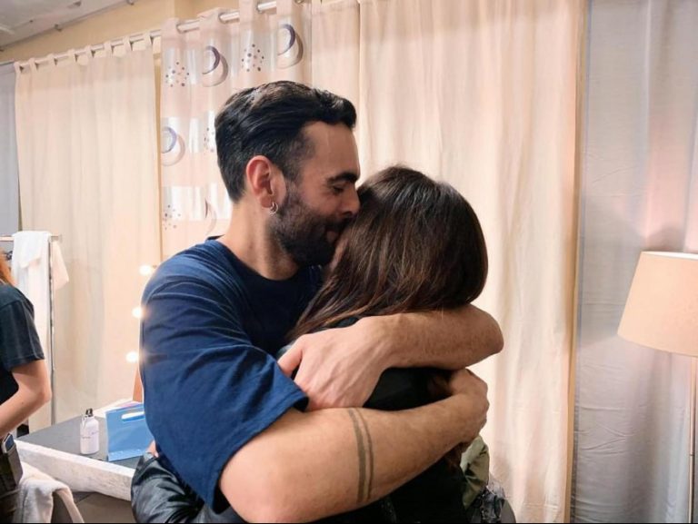 Marco Mengoni piange la scomparsa della mamma Nadia, il legame speciale e quella dedica: “Proteggi questo cuore fragile…”