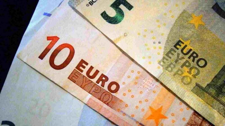 Bonus Natale 100 euro: a chi spetta e come fare domanda