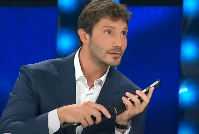 Stefano De Martino, arriva la clamorosa indiscrezione che gira in Rai: “Nel suo contratto è previsto..”