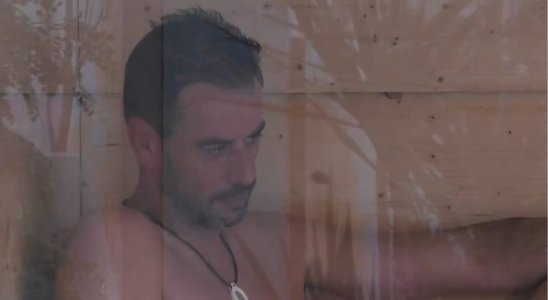 Grande Fratello, Iago Garcia è interessato a una concorrente…Il video Grande Fratello, Iago Garcia è interessato a una concorrente…Il video