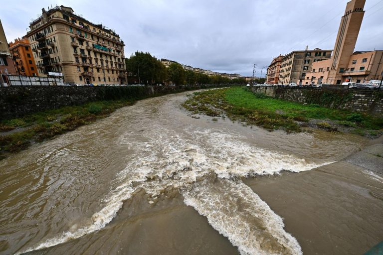 Forte maltempo, fulmine colpisce la linea ferroviaria: circolazione in tilt. Ecco dove