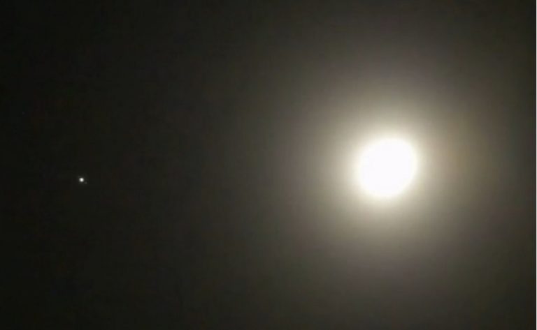 L’imperdibile ‘duetto’ tra la Luna e Giove: orario e come vederli stasera, 21 ottobre 2024 L’imperdibile ‘duetto’ tra la Luna e Giove: orario e come vederli stasera, 21 ottobre 2024