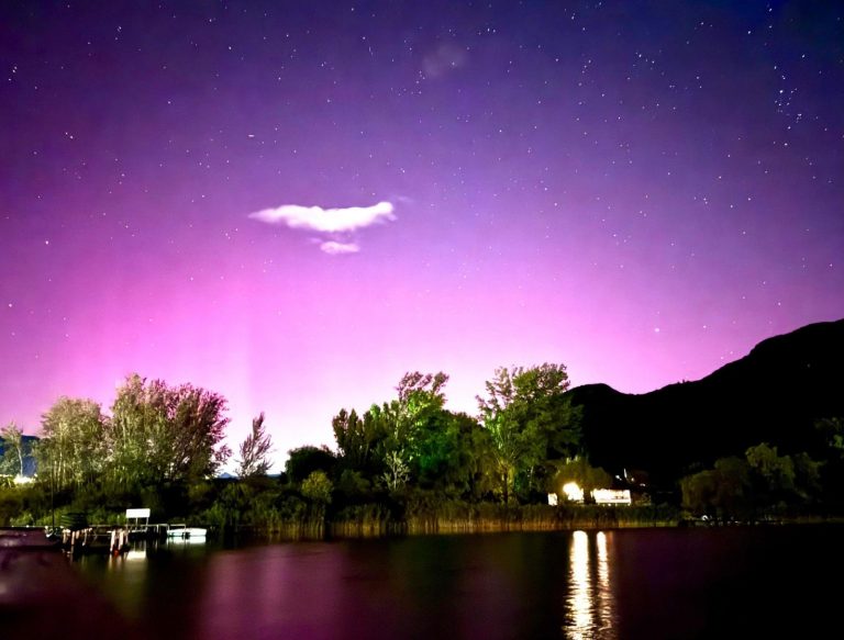 Possibile aurora boreale in Italia: ecco perché e quando vederla Possibile aurora boreale in Italia: ecco perché e quando vederla