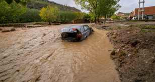 Meteo - Spagna in ginocchio per l'alluvione, sale il bilancio delle vittime. Dichiarati 3 giorni di lutto nazionale