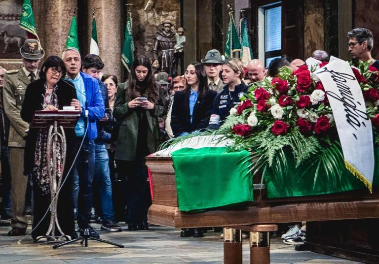 Matilde Lorenzi, la mamma Elena al termine del funerale: “Volevo dire una cosa…”