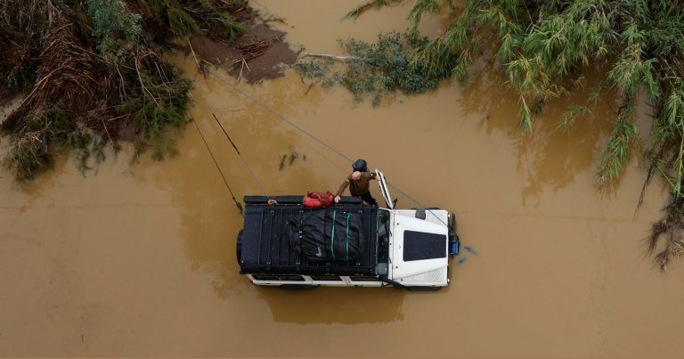 Meteo – Alluvione Spagna, salito a 158 il numero dei morti, 120mila sfollati. Esercito per le strade, i dettagli