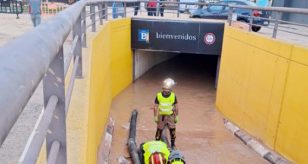 Meteo - Alluvione Spagna, paura per un parcheggio di un centro commerciale allagato: "E' un cimitero"
