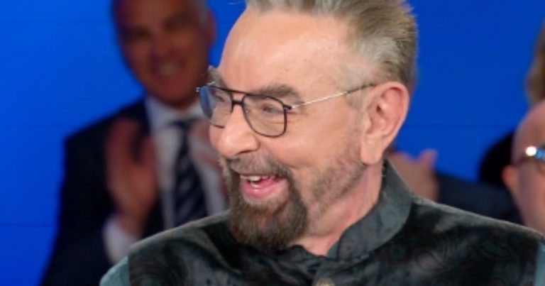 Kabir Bedi, chi è l’attore ospite oggi a ‘Domenica In’: il figlio morto e i quattro matrimoni