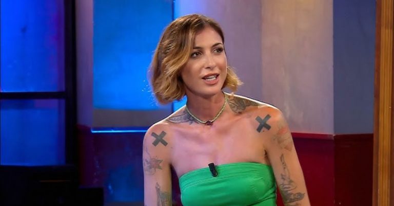 Ema Stokholma, chi è la conduttrice radiofonica e televisiva, la rottura con Madonia, l’infanzia difficile e l’amicizia con Andrea Delogu e Stefano De Martino