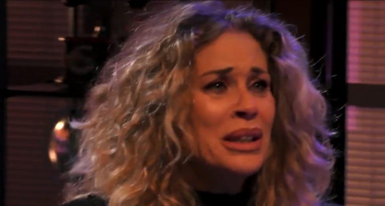 Eleonora Cecere, chi è l’ex showgirl: i problemi di salute, il marito Luigi Galdiero e le due figlie Eleonora Cecere, chi è l’ex showgirl: i problemi di salute, il marito Luigi Galdiero e le due figlie