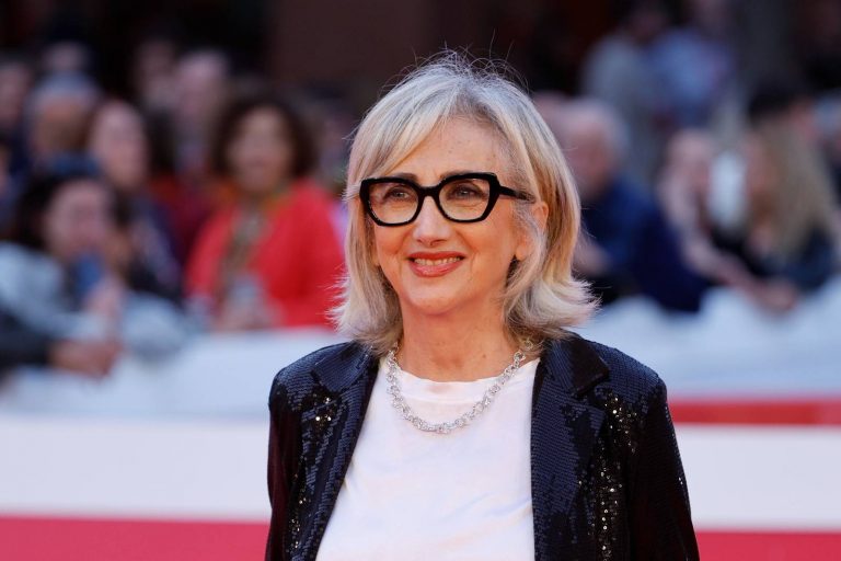Lunetta Savino, chi è il compagno Saverio Lodato e la loro storia d’amore a distanza Lunetta Savino, chi è il compagno Saverio Lodato e la loro storia d’amore a distanza
