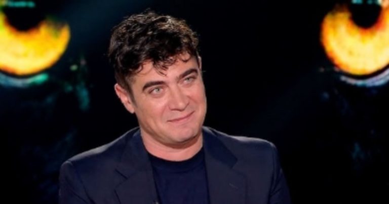 Riccardo Scamarcio, chi è l’attore: la fidanzata Benedetta Porcaroli, la figlia Emily e l’ex Valeria Golino