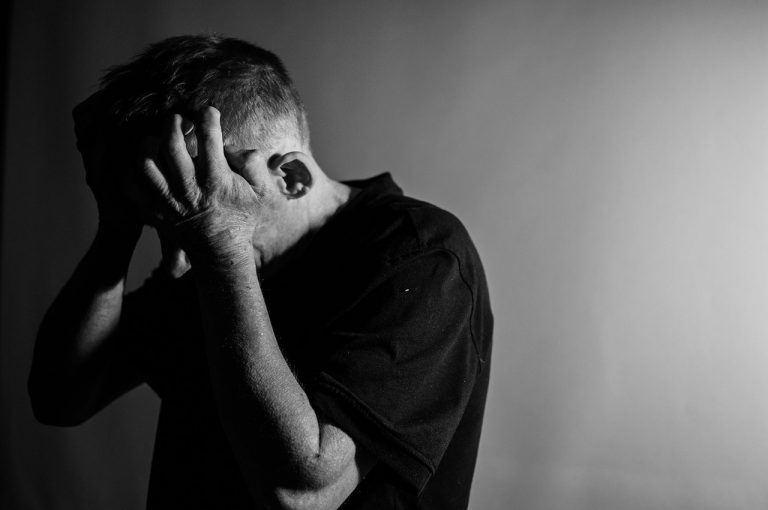 Sfogarsi non riduce la rabbia: ecco lo studio che dimostra cosa serve davvero per reprimere l’aggressività Sfogarsi non riduce la rabbia: ecco lo studio che dimostra cosa serve davvero per reprimere l’aggressività