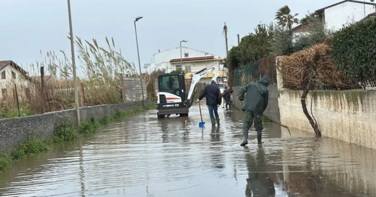 Violento nubifragio si abbatte sulla zona italiana, strade come fiumi e scuole chiuse