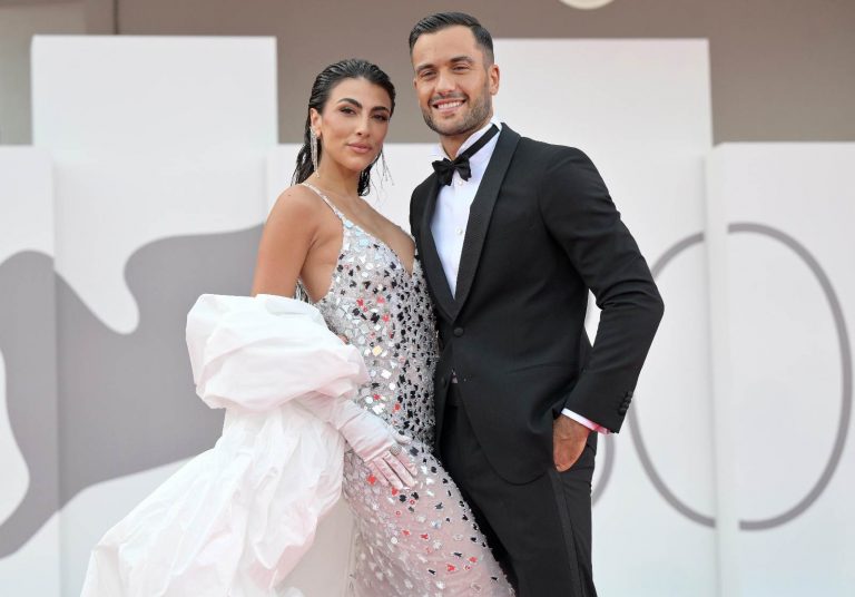 Giulia Salemi, il tumore da bambina, chi è la mamma Fariba Tehrani e la storia d’amore con Pierpaolo Pretelli Giulia Salemi, il tumore da bambina, chi è la mamma Fariba Tehrani e la storia d’amore con Pierpaolo Pretelli