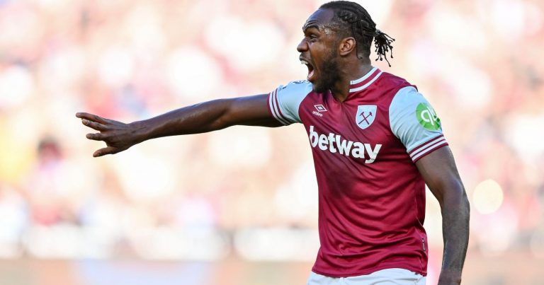 Michail Antonio, sono serviti 45 minuti per estrarlo dalla sua auto distrutta: ecco come sta il calciatore del West Ham