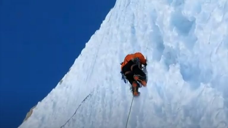 Seba Pelletti e Hernàn Rodriguez tracciano una nuova via in Patagonia sul Cerro Trono Blanco Seba Pelletti e Hernàn Rodriguez tracciano una nuova via in Patagonia sul Cerro Trono Blanco