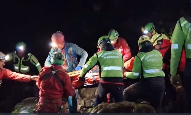 Ottavia Piana, come sta dopo essere stata estratta dalla grotta: le reazioni dei social