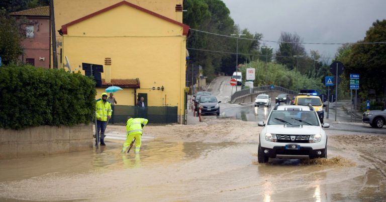 Forte maltempo si abbatte sulla regione italiana, alberi caduti e numerosi interventi dei Vigili del Fuoco