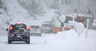 Meteo - Blizzard sull'Appennino abruzzese, disagi tra Roccaraso e Palena: strade chiuse, ecco quali