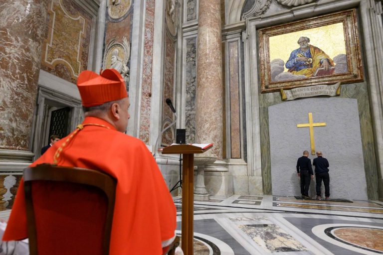 Giubileo 2025, a che ora Papa Francesco apre la Porta Santa. Il significato