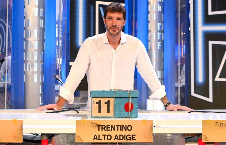 Affari Tuoi, quando finisce il programma di Stefano De Martino: ecco le ultime indiscrezioni Affari Tuoi, quando finisce il programma di Stefano De Martino: ecco le ultime indiscrezioni