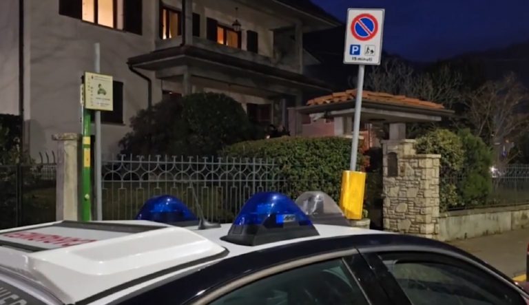 Bimba di 3 anni trova la pistola del padre e parte un colpo: “Le urla disperate, poi…” Bimba di 3 anni trova la pistola del padre e parte un colpo: “Le urla disperate, poi…”
