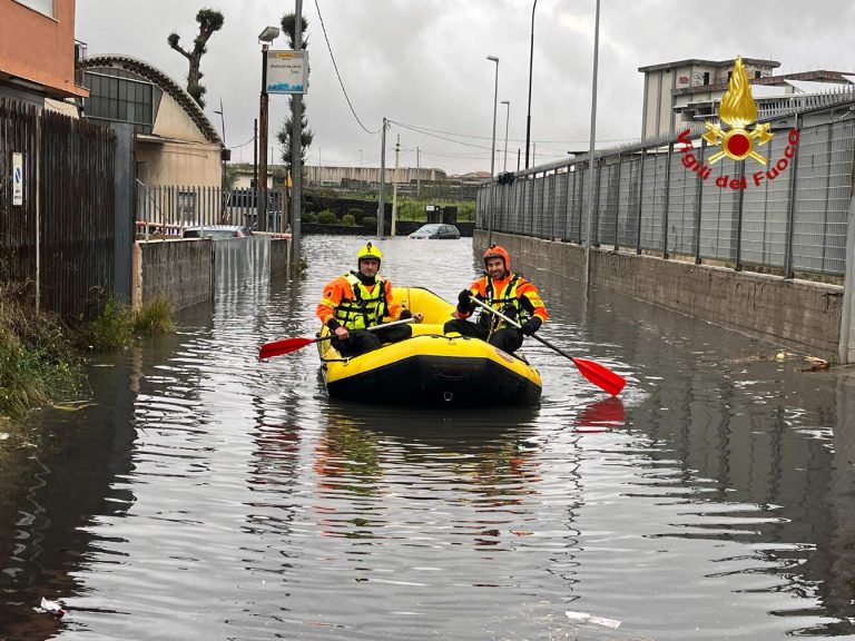 Meteo – Maltempo in Calabria: esondazioni, frane e mareggiate sulla costa Tirrenica