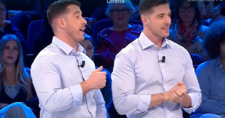 Andrea e Alessandro dalla Sardegna, chi sono i gemelli che hanno vinto 37.000 euro ad Affari Tuoi stasera Andrea e Alessandro dalla Sardegna, chi sono i gemelli che hanno vinto 37.000 euro ad Affari Tuoi stasera