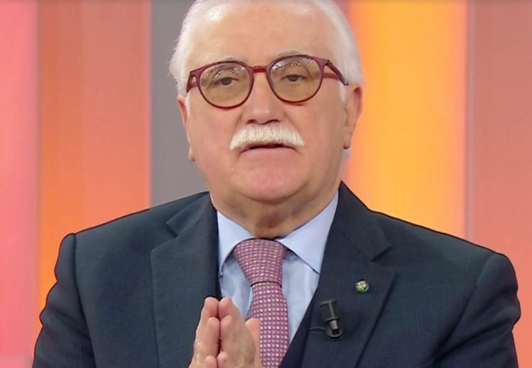 Dieta intelligente del dottor Calabrese: i suoi consigli per dimagrire in salute. Il menù dalla colazione alla cena Dieta intelligente del dottor Calabrese: i suoi consigli per dimagrire in salute. Il menù dalla colazione alla cena